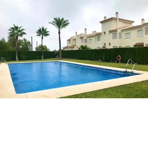 Holidays2Benalmadena Arenal 4 guests 2 bedrooms with terrace, parking & pool