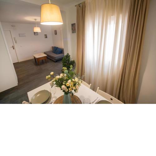 Holidays2Malaga Alta City center Renovated 2 bedrooms apartment WiFi