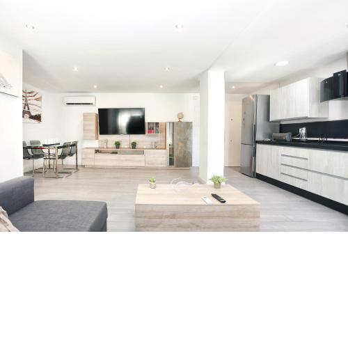Holidays2Malaga Muñoz Degrain New renovated 400m to the beach with AirCon