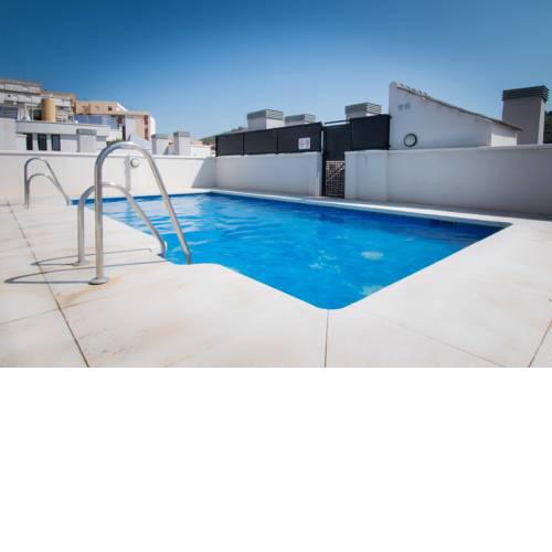 Holidays2Malaga Refino Pool and Parking