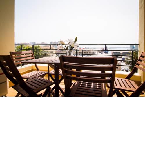 Holidays2Malaga Terraza & junto puerto deportivo