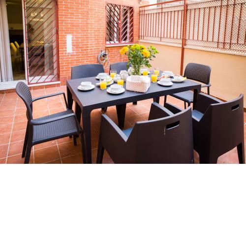 Holidays2Malaga Victoria with patio and parking