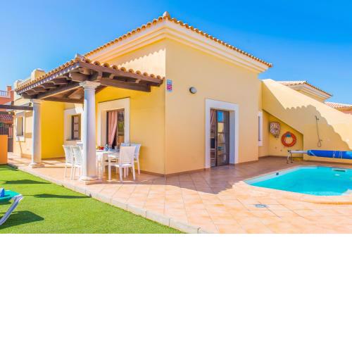 HolidayVilla Serenity with Pool & BBQ by HolidaysHome