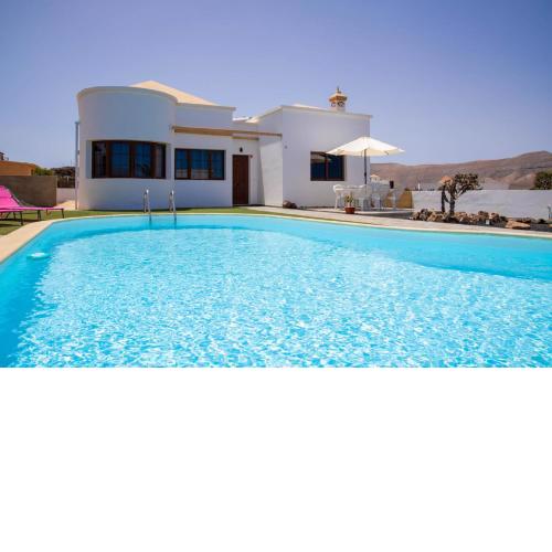 HolidayVilla Volcan - BBQ , Pool , Garden, rural by Holidays Home