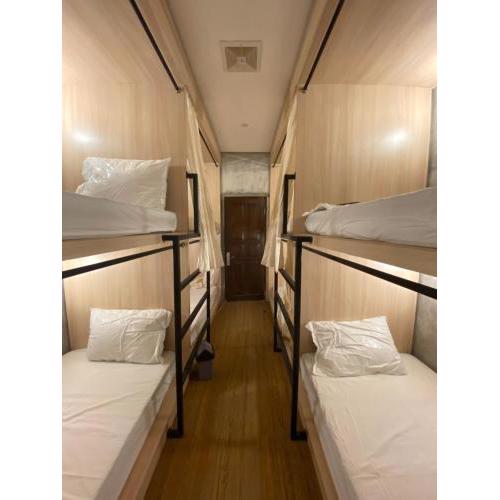 Holistic Pod Hostel Kuta
