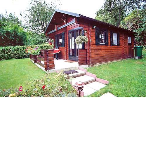 Holzblockhaus in Putbus in idyllischer Alleinlage