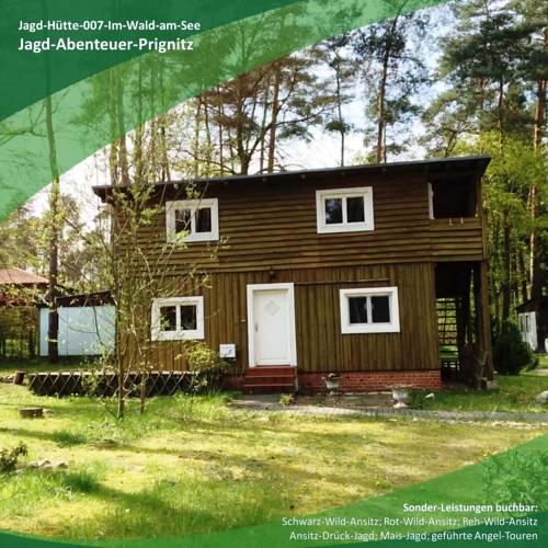 Jagd-Angler-Holzhaus-im-Wald-am-See