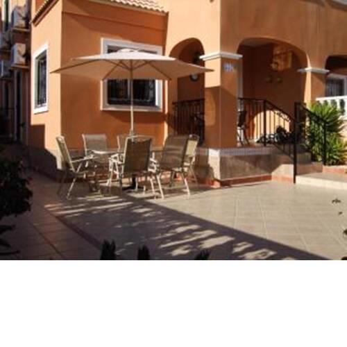 Home from home villa in Los Altos - with free WI-FI and free air conditioning