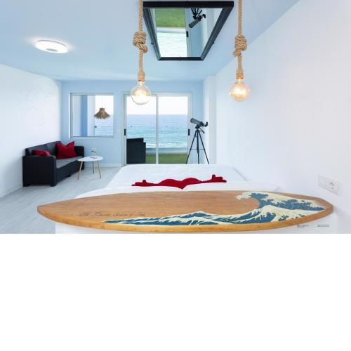Home2Book The Romantic Skyline of Love