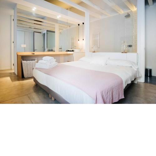 HOMEABOUT CHUECA Apartment