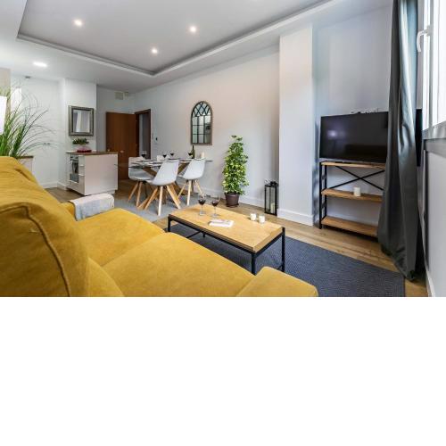 HomeAbroad Apartments - Soho Deluxe Collection