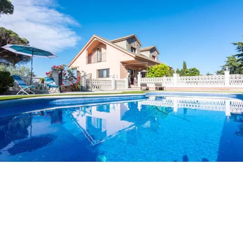 HomeHolidaysRentals Corts