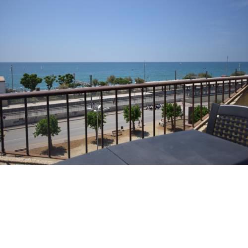 HomeHolidaysRentals Lluria