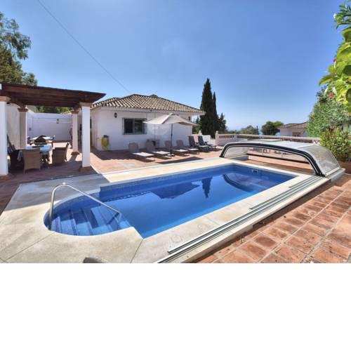 Homely holiday home in Benalmádena with private swimming pool