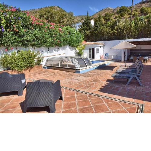 Homely holiday home in Benalmádena with private swimming pool