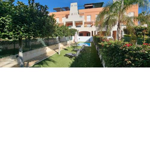 Homes of Spain, Apartamentos Paraíso Vera Playa, Bajo Nuku Hiva con PISCINA PRIVADA y jardín privado a PIE de PLAYA , WIFI