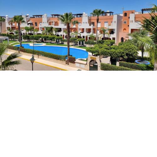 Homes of Spain, Apartamentos Paraíso Vera Playa, Bajo W Nuku Hiva con jardín y piscina privada a pie de playa, WIFI
