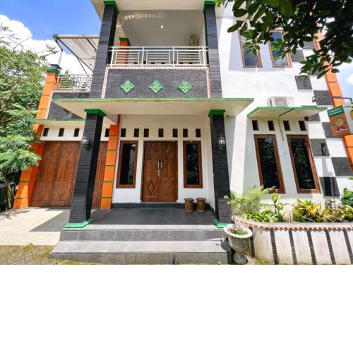 Homestay Jakal Dekat UGM dan Wisata by Simply Homy