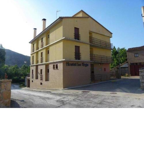 HOSTAL -LA VEGA- PERALEJOS