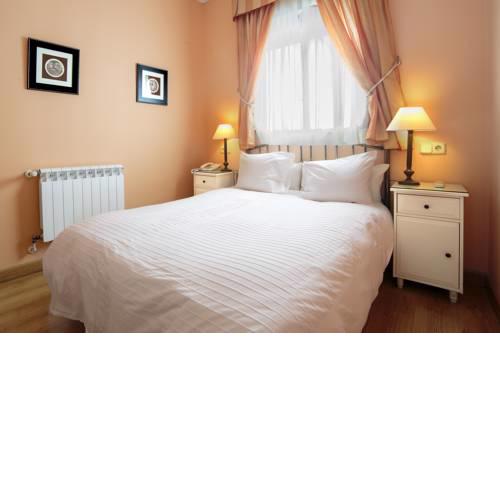 Hostal Adria Santa Ana