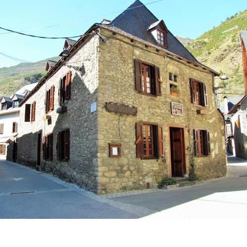 Hostal Plaza Garós