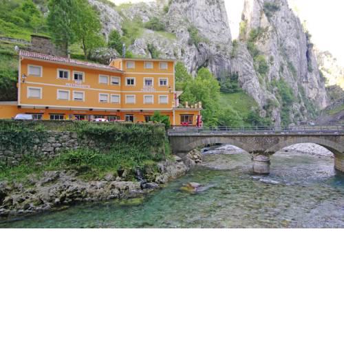 Hostal Poncebos