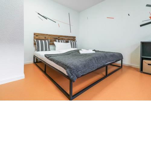 Designer Hostel (4D)