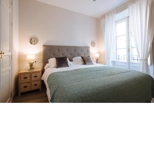 Hostly - Aponte exclusive apartment in Seville center