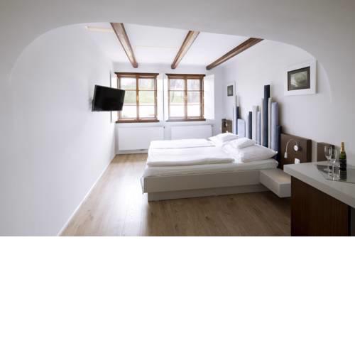 Hotel 100