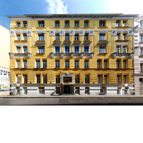 Hotel Carlton Opera