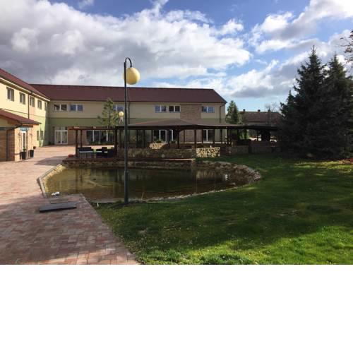 Hotel Dvůr