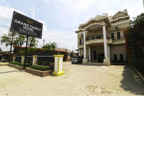 Hotel Grand Family