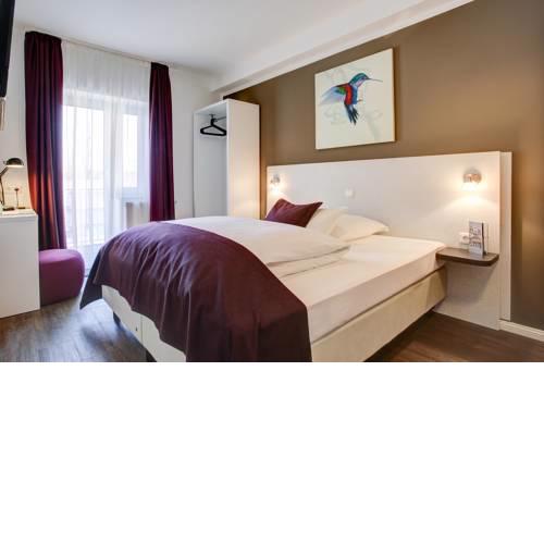 Hotel West
