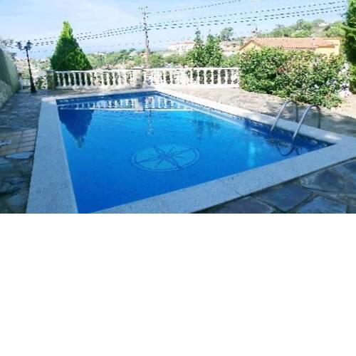 House - 3 Bedrooms with Pool young people group not allowed - 04810
