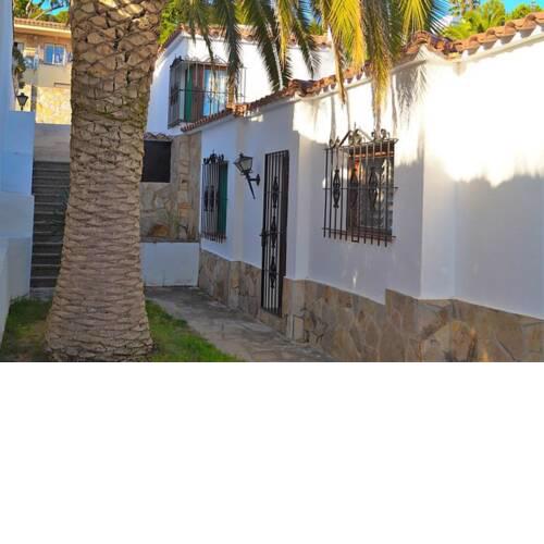 House - 4 Bedrooms with Pool - 08130