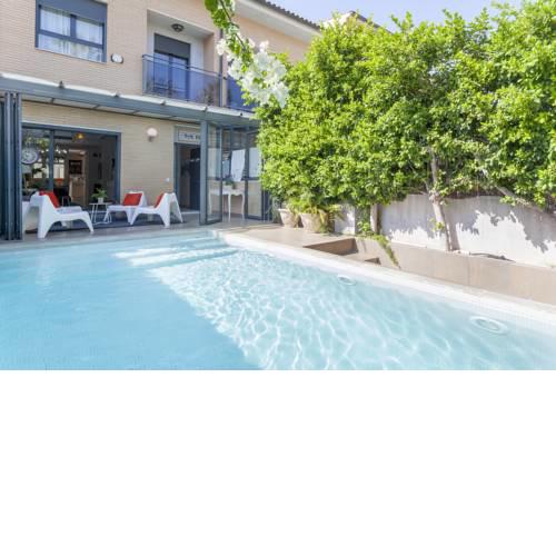 HOUSE In VALENCIA WITH POOL IN FRONT OF THE SEA