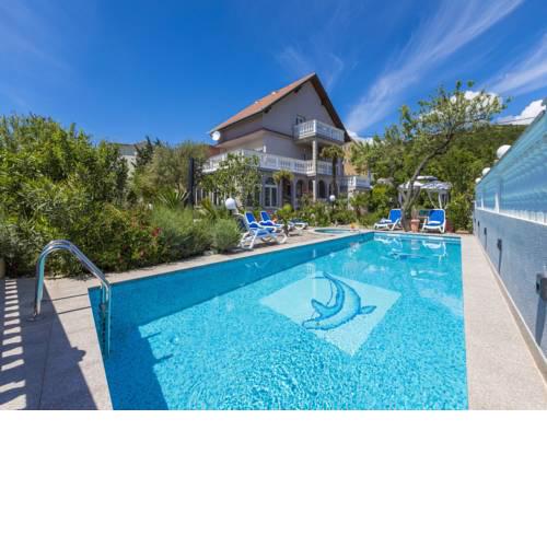 House SUMMERTIME