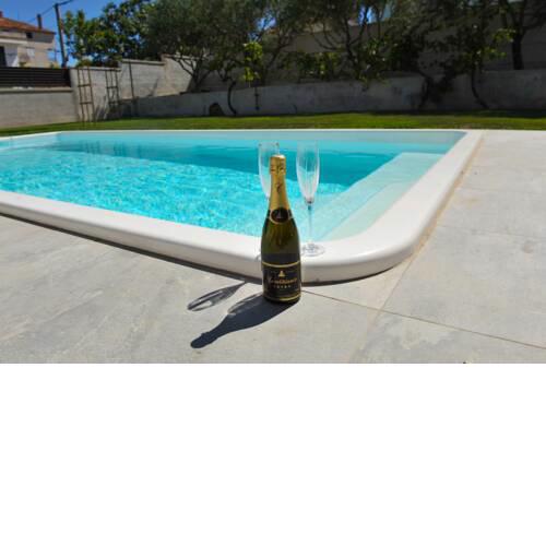 House Tony with private pool, parking near beach