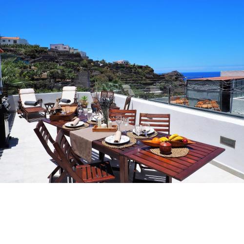 House with BIG terrace and SEA VIEW, 5 min to the beach