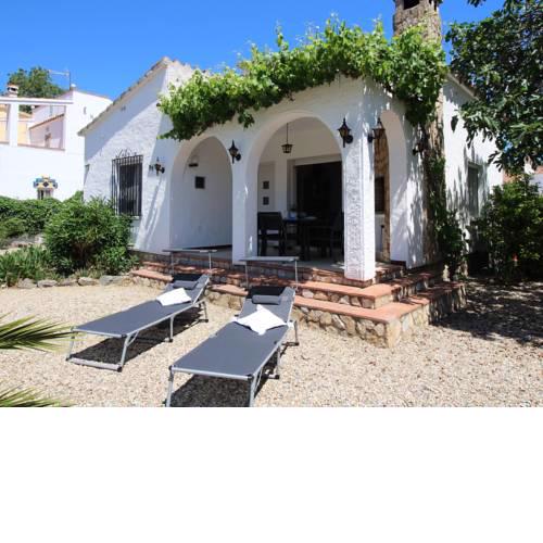 House with outdoor studio in quiet sector of Empuriabrava
