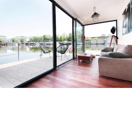 Houseboat / Unique floating house