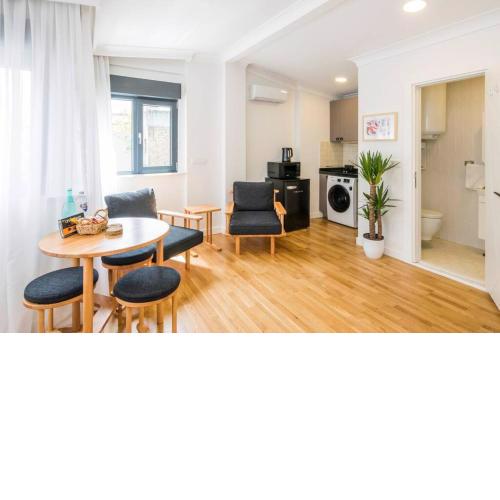 Huge 40sqm Studio Wac In The Heart Of Cihangir
