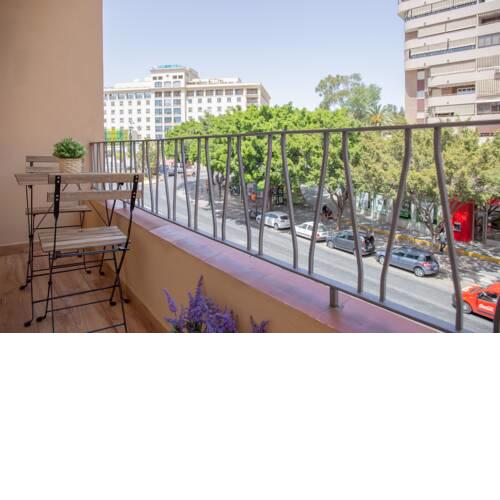 Huge and Stylish 5 Bedroom by the Center