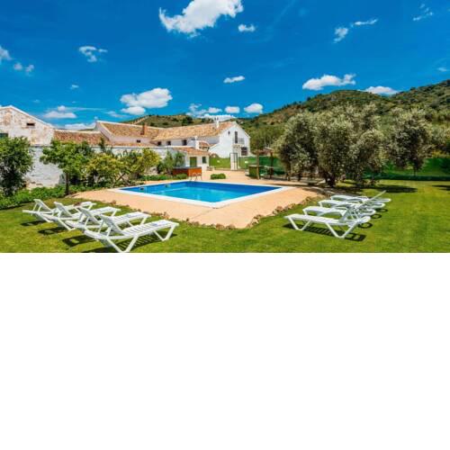 Huge nine bedroom holiday farmhouse eighteen km from Antequera