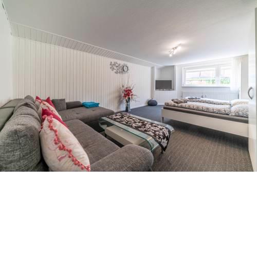 ID 6727 | Private Apartment