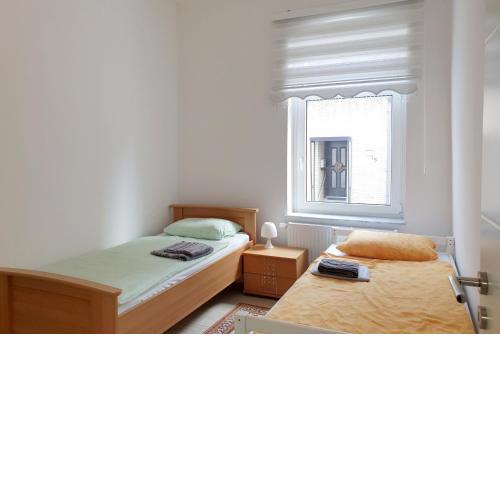 ID 7049 - Private Apartment