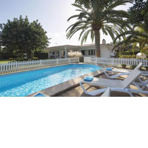 Ideal house for two families with pool and barbecue