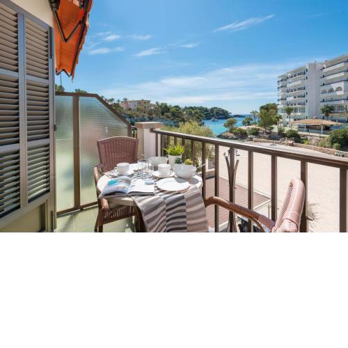 Ideal Marina II beachfront apartment!