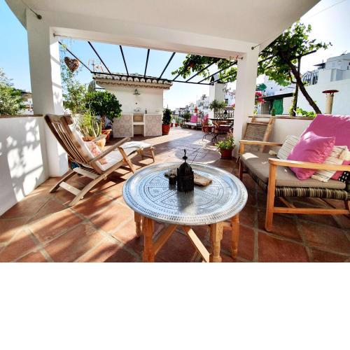 Idyllisches Dorfhaus - ruhig, großzügig, schön, Dachterrasse, WLAN