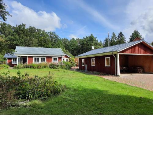 Idyllisches Schwedenhaus in ruhiger Hanglage